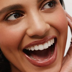 positive light luminizing lip gloss